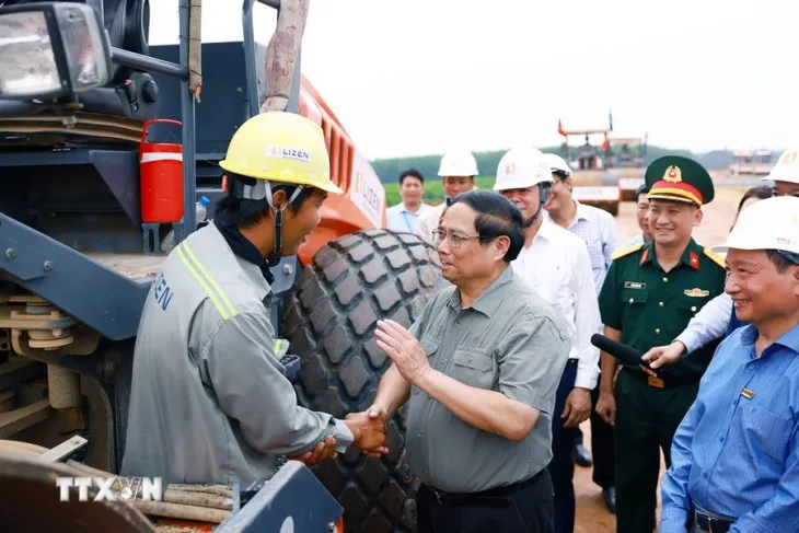 Thủ tướng: Phát động thi đua 450 ngày hoàn thành sân bay Long Thành vào cuối năm 2025 - Ảnh 5. Thủ tướng: Phát động thi đua 450 ngày hoàn thành sân bay Long Thành vào cuối năm 2025 - Ảnh 5.