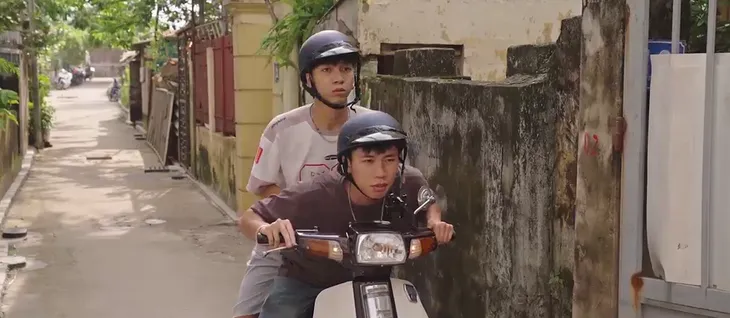 Đi giữa trời rực rỡ - Tập 40: Chải bước chân vào nghề xe ôm công nghệ - Ảnh 6. Đi giữa trời rực rỡ - Tập 40: Chải bước chân vào nghề xe ôm công nghệ - Ảnh 6.