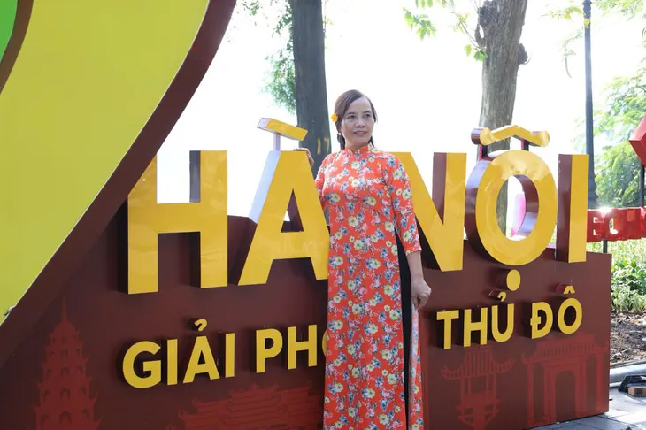 Phố phường Hà Nội trang hoàng mừng Kỷ niệm 70 năm Ngày Giải phóng Thủ đô - Ảnh 2. Phố phường Hà Nội trang hoàng mừng Kỷ niệm 70 năm Ngày Giải phóng Thủ đô - Ảnh 2.