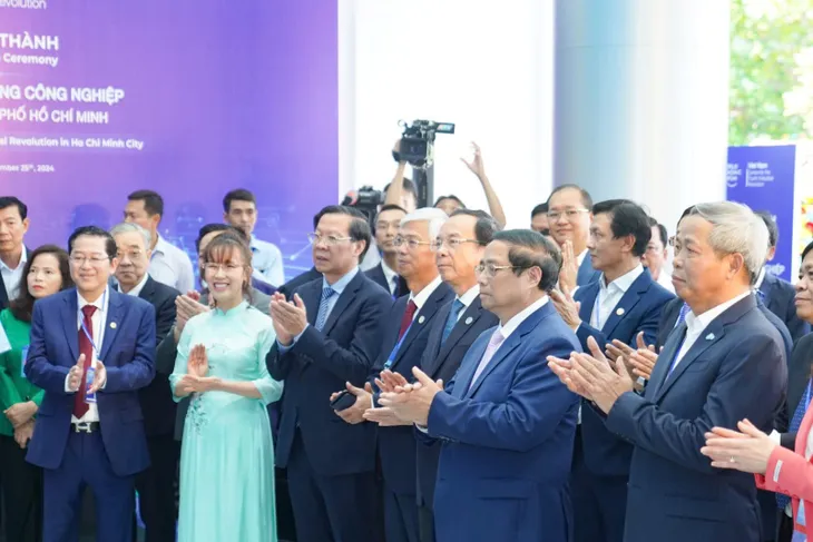 CMC tiên phong cùng TP Hồ Chí Minh xây dựng trung tâm AI toàn cầu - Ảnh 3. CMC tiên phong cùng TP Hồ Chí Minh xây dựng trung tâm AI toàn cầu - Ảnh 3.
