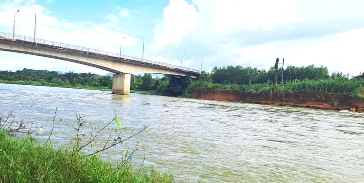 Lâm Đồng: Sạt lở tỉnh lộ 721, uy hiếp chân cầu nối liền 2 huyện - Ảnh 2. Lâm Đồng: Sạt lở tỉnh lộ 721, uy hiếp chân cầu nối liền 2 huyện - Ảnh 2.