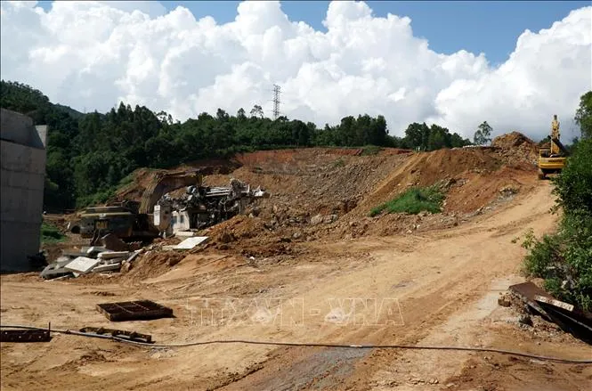 Rút ngắn thời gian dừng lưu thông qua hầm Hải Vân 15 phút để thi công dự án - Ảnh 1. Rút ngắn thời gian dừng lưu thông qua hầm Hải Vân 15 phút để thi công dự án - Ảnh 1.