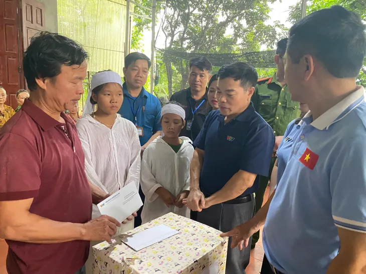 Công đoàn Đài THVN nhận đỡ đầu hai cháu mồ côi ở Tuyên Quang và Hòa Bình - Ảnh 1. Công đoàn Đài THVN nhận đỡ đầu hai cháu mồ côi ở Tuyên Quang và Hòa Bình - Ảnh 1.