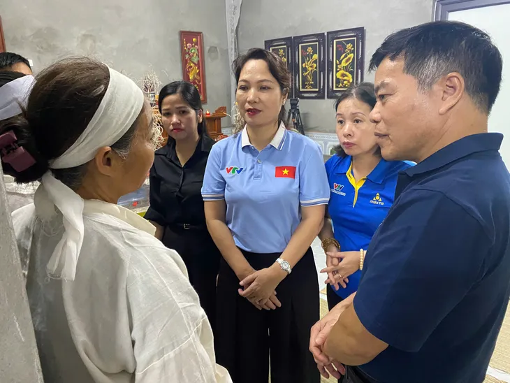 Công đoàn Đài THVN nhận đỡ đầu hai cháu mồ côi ở Tuyên Quang và Hòa Bình - Ảnh 4. Công đoàn Đài THVN nhận đỡ đầu hai cháu mồ côi ở Tuyên Quang và Hòa Bình - Ảnh 4.