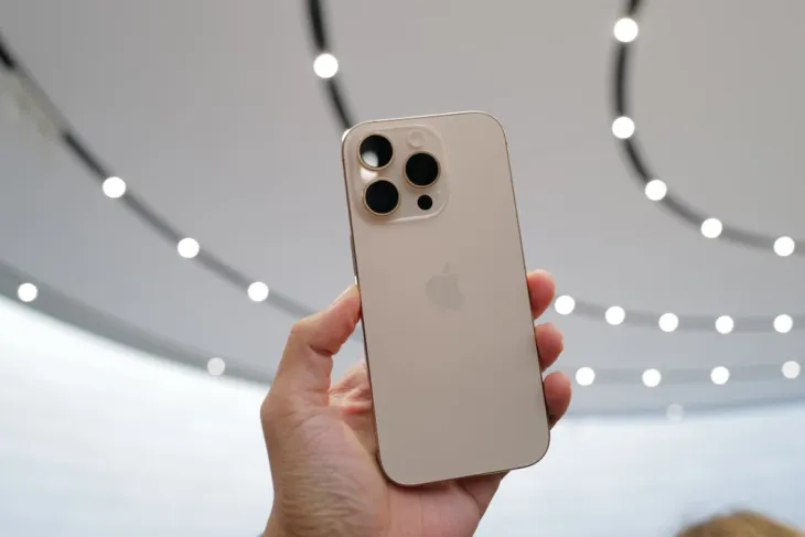 iPhone 16 lên kệ tại Việt Nam - Ảnh 2. iPhone 16 lên kệ tại Việt Nam - Ảnh 2.