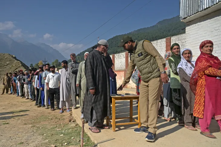 Ấn Độ cho phép quan sát cuộc bầu cử đầu tiên ở Kashmir sau 10 năm - Ảnh 1. Ấn Độ cho phép quan sát cuộc bầu cử đầu tiên ở Kashmir sau 10 năm - Ảnh 1.