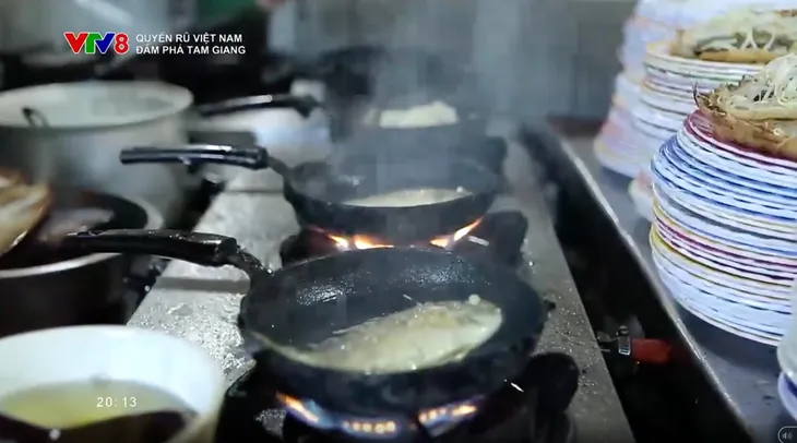 Quyến rũ Việt Nam: Về Đầm phá Tam Giang ăn bánh xèo cá kình - Ảnh 1. Quyến rũ Việt Nam: Về Đầm phá Tam Giang ăn bánh xèo cá kình - Ảnh 1.