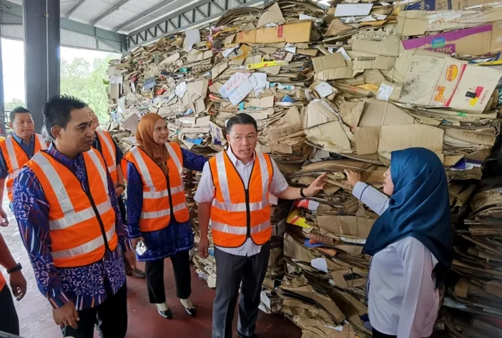 Các chuỗi bán lẻ Malaysia sẽ không dùng túi nilon từ 1/10 - Ảnh 1. Các chuỗi bán lẻ Malaysia sẽ không dùng túi nilon từ 1/10 - Ảnh 1.
