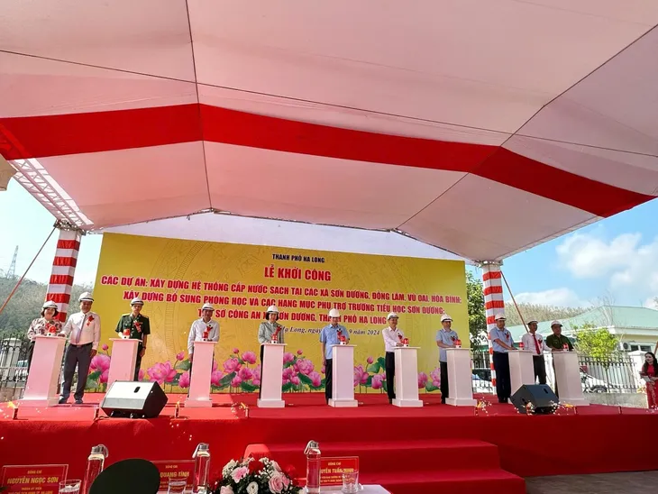 TP Hạ Long xây dựng nhiều công trình đưa nước sạch về với các xã vùng sâu - Ảnh 1. TP Hạ Long xây dựng nhiều công trình đưa nước sạch về với các xã vùng sâu - Ảnh 1.