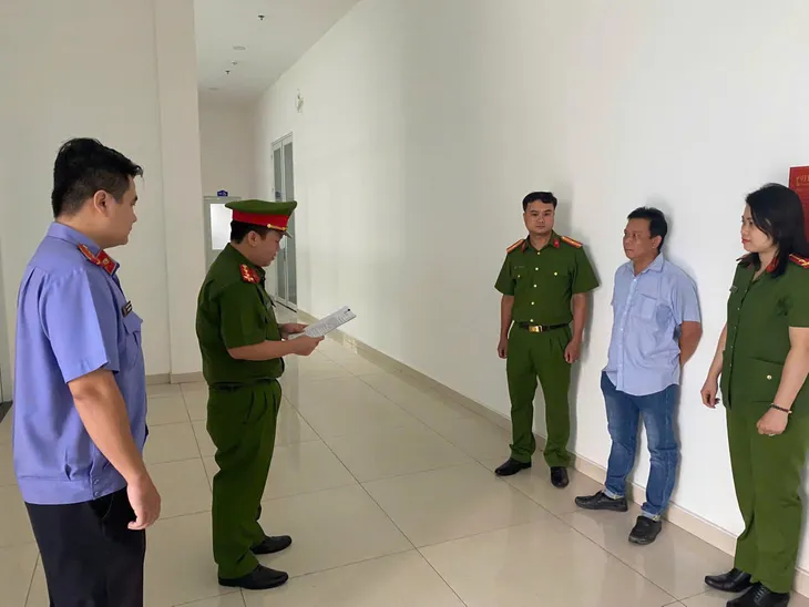 Khởi tố bị can chôn lấp hơn 2.200 tấn chất thải gây ô nhiễm môi trường - Ảnh 1. Khởi tố bị can chôn lấp hơn 2.200 tấn chất thải gây ô nhiễm môi trường - Ảnh 1.