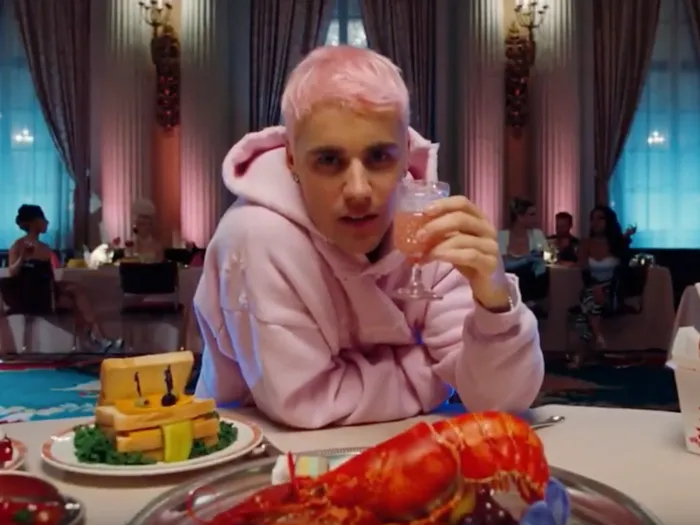 Justin Bieber đã từng ẩn ý kêu cứu? - Ảnh 2. Justin Bieber đã từng ẩn ý kêu cứu? - Ảnh 2.