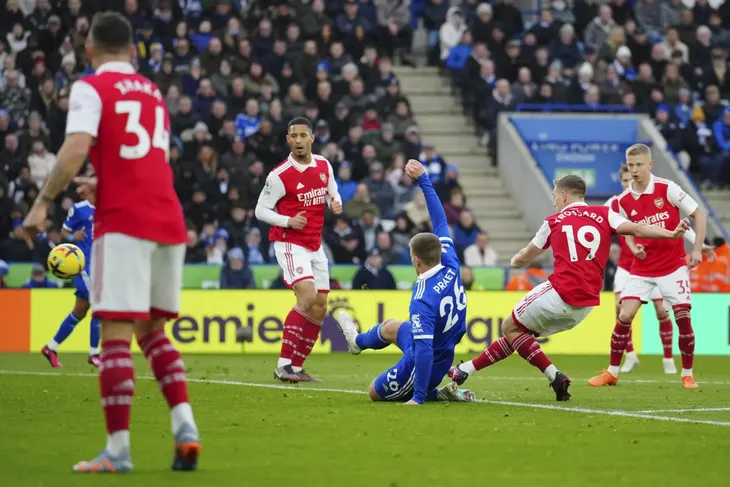 Arsenal thắng nghẹt thở 4-2 trước Leicester: Hai bàn phút bù giờ cứu thua cho Pháo thủ - Ảnh 1. Arsenal thắng nghẹt thở 4-2 trước Leicester: Hai bàn phút bù giờ cứu thua cho Pháo thủ - Ảnh 1.