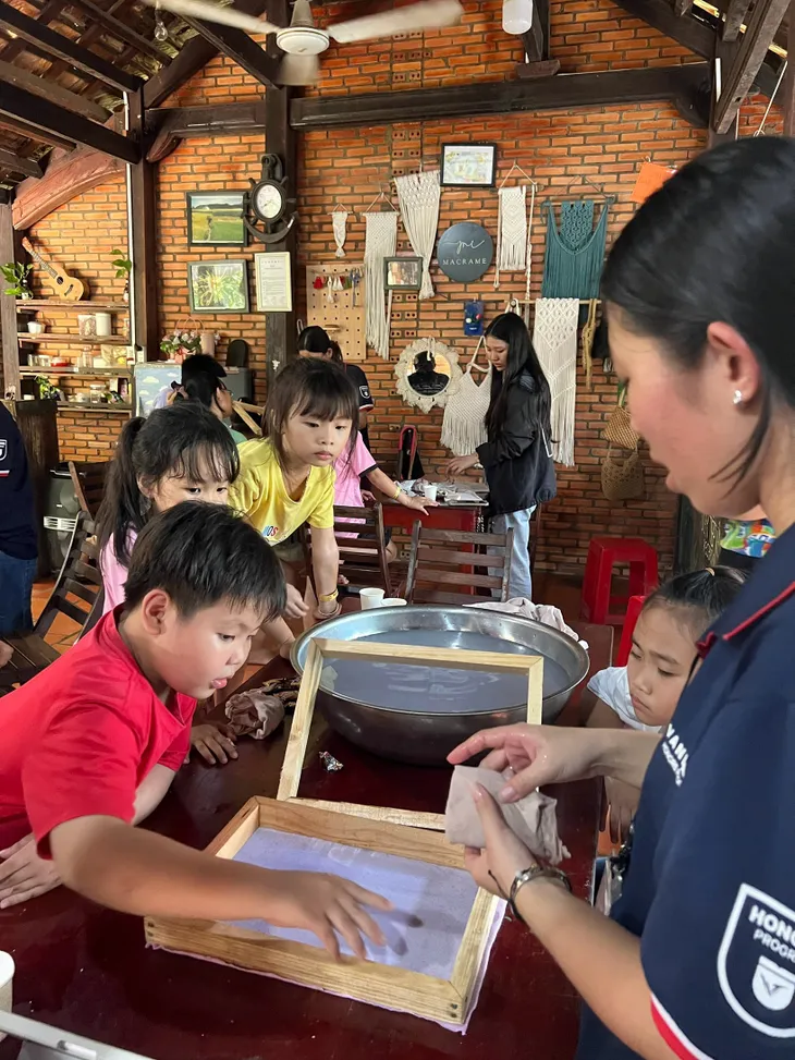 Ngày hội Workshop hướng đến lối sống bền vững cho trẻ em địa phương - Ảnh 4. Ngày hội Workshop hướng đến lối sống bền vững cho trẻ em địa phương - Ảnh 4.