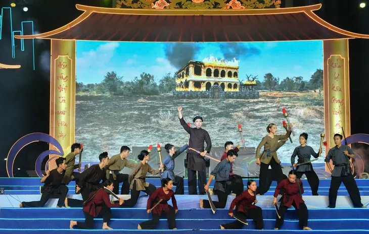 Khai hội truyền thống kỷ niệm 156 năm ngày Anh hùng dân tộc Nguyễn Trung Trực hy sinh - Ảnh 3. Khai hội truyền thống kỷ niệm 156 năm ngày Anh hùng dân tộc Nguyễn Trung Trực hy sinh - Ảnh 3.