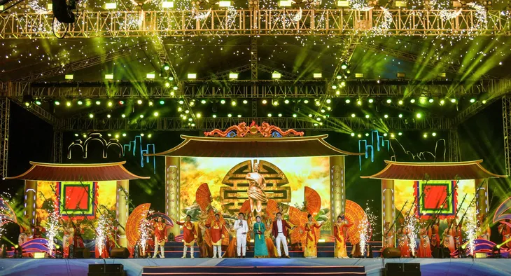 Khai hội truyền thống kỷ niệm 156 năm ngày Anh hùng dân tộc Nguyễn Trung Trực hy sinh - Ảnh 2. Khai hội truyền thống kỷ niệm 156 năm ngày Anh hùng dân tộc Nguyễn Trung Trực hy sinh - Ảnh 2.