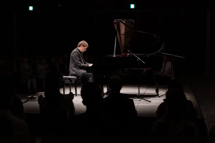 Nghệ sĩ piano Steve Barakatt đưa âm nhạc thế giới đến Hà Nội với A Harmony Across Cultures - Ảnh 4. Nghệ sĩ piano Steve Barakatt đưa âm nhạc thế giới đến Hà Nội với A Harmony Across Cultures - Ảnh 4.