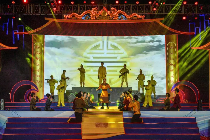 Khai hội truyền thống kỷ niệm 156 năm ngày Anh hùng dân tộc Nguyễn Trung Trực hy sinh - Ảnh 5. Khai hội truyền thống kỷ niệm 156 năm ngày Anh hùng dân tộc Nguyễn Trung Trực hy sinh - Ảnh 5.