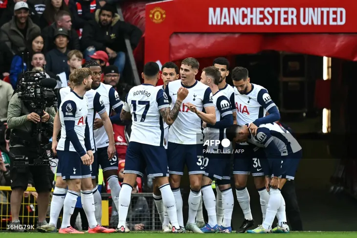Man Utd thua bạc nhược trước Tottenham ngay tại Old Trafford - Ảnh 1. Man Utd thua bạc nhược trước Tottenham ngay tại Old Trafford - Ảnh 1.