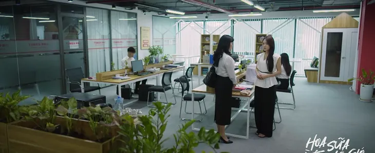 Hoa sữa về trong gió - Tập 23: Bị vạch mặt, yêu tinh công sở trả thù Linh - Ảnh 1. Hoa sữa về trong gió - Tập 23: Bị vạch mặt, yêu tinh công sở trả thù Linh - Ảnh 1.