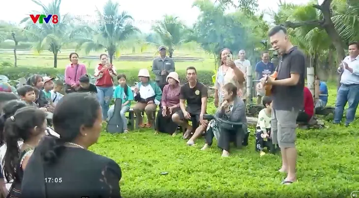Khi bà con dân tộc thiểu số làm du lịch - Ảnh 1. Khi bà con dân tộc thiểu số làm du lịch - Ảnh 1.