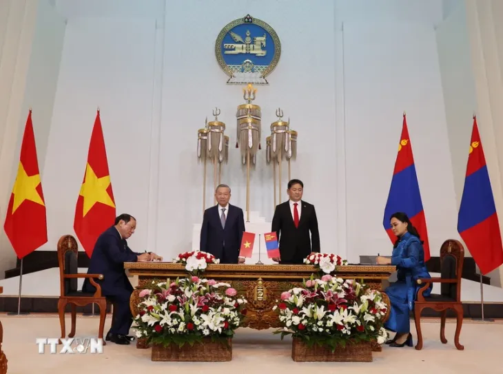 Tổng Bí thư, Chủ tịch nước Tô Lâm và Tổng thống Mông Cổ chứng kiến Lễ ký các văn kiện hợp tác - Ảnh 5. Tổng Bí thư, Chủ tịch nước Tô Lâm và Tổng thống Mông Cổ chứng kiến Lễ ký các văn kiện hợp tác - Ảnh 5.