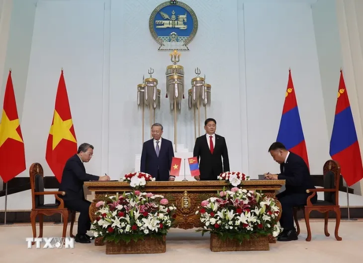 Tổng Bí thư, Chủ tịch nước Tô Lâm và Tổng thống Mông Cổ chứng kiến Lễ ký các văn kiện hợp tác - Ảnh 1. Tổng Bí thư, Chủ tịch nước Tô Lâm và Tổng thống Mông Cổ chứng kiến Lễ ký các văn kiện hợp tác - Ảnh 1.
