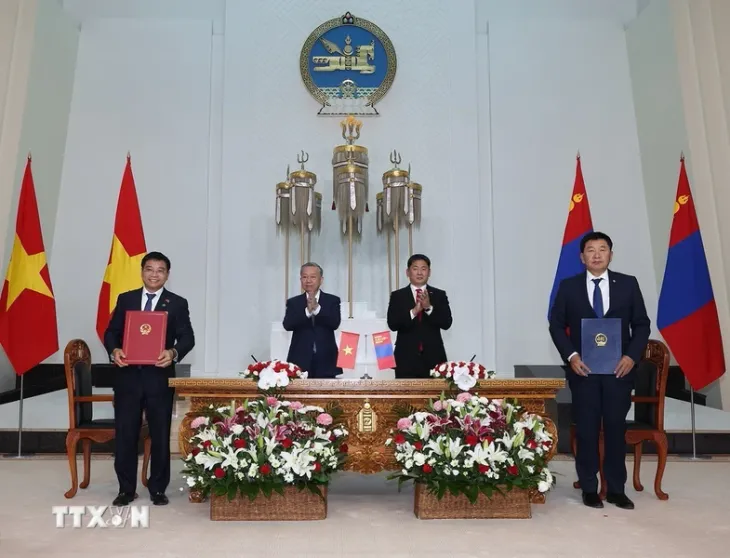 Tổng Bí thư, Chủ tịch nước Tô Lâm và Tổng thống Mông Cổ chứng kiến Lễ ký các văn kiện hợp tác - Ảnh 4. Tổng Bí thư, Chủ tịch nước Tô Lâm và Tổng thống Mông Cổ chứng kiến Lễ ký các văn kiện hợp tác - Ảnh 4.