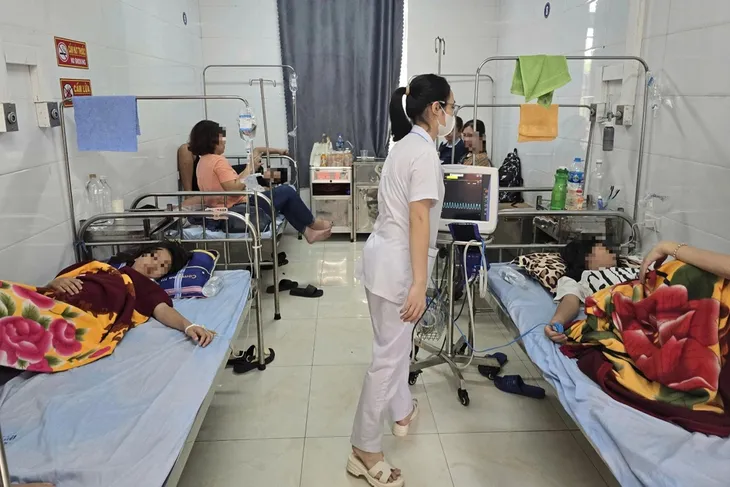 Xác minh vụ 13 học sinh tại Hà Nội nhập viện sau khi uống nước ngọt miễn phí - Ảnh 1. Xác minh vụ 13 học sinh tại Hà Nội nhập viện sau khi uống nước ngọt miễn phí - Ảnh 1.