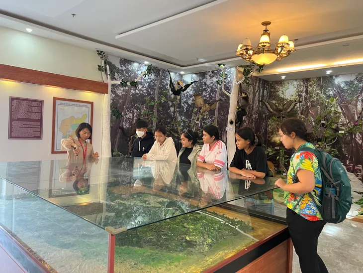 Giáo dục học sinh qua trải nghiệm ở Di tích khảo cổ Cát Tiên - Ảnh 2. Giáo dục học sinh qua trải nghiệm ở Di tích khảo cổ Cát Tiên - Ảnh 2.