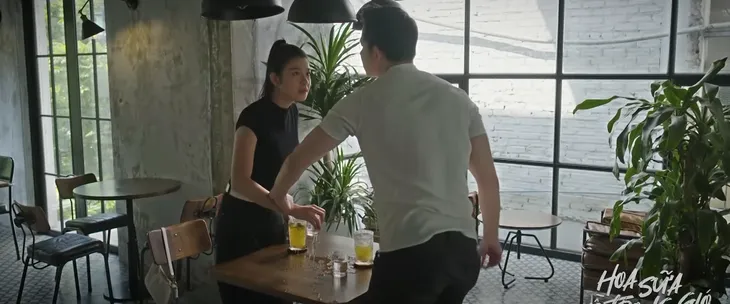 Hoa sữa về trong gió - Tập 24: Khánh đe dọa tung ảnh nóng của Trang - Ảnh 3. Hoa sữa về trong gió - Tập 24: Khánh đe dọa tung ảnh nóng của Trang - Ảnh 3.