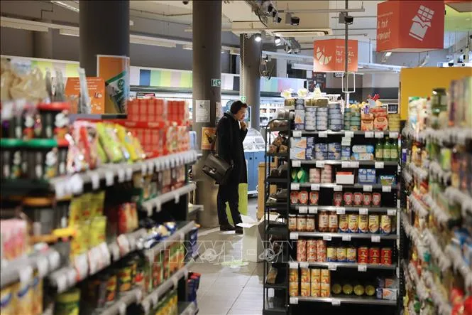Lạm phát tại Eurozone lần đầu tiên dưới ngưỡng 2% trong hơn 3 năm qua - Ảnh 1. Lạm phát tại Eurozone lần đầu tiên dưới ngưỡng 2% trong hơn 3 năm qua - Ảnh 1.