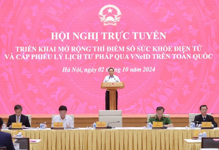 Tiết kiệm hàng nghìn tỷ đồng từ triển khai sổ sức khỏe điện tử, lý lịch tư pháp trên VNeID - Ảnh 1. Tiết kiệm hàng nghìn tỷ đồng từ triển khai sổ sức khỏe điện tử, lý lịch tư pháp trên VNeID - Ảnh 1.