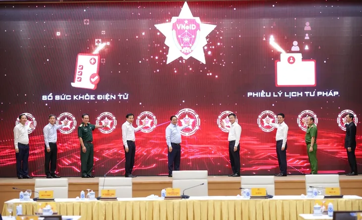 Thủ tướng: Phấn đấu đến năm 2025, 40 triệu người dân sử dụng sổ sức khỏe điện tử - Ảnh 2. Thủ tướng: Phấn đấu đến năm 2025, 40 triệu người dân sử dụng sổ sức khỏe điện tử - Ảnh 2.