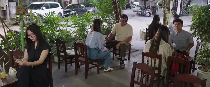 Đi giữa trời rực rỡ - Tập 45: Chải gây ấn tượng với cô chủ shop thời trang - Ảnh 1. Đi giữa trời rực rỡ - Tập 45: Chải gây ấn tượng với cô chủ shop thời trang - Ảnh 1.