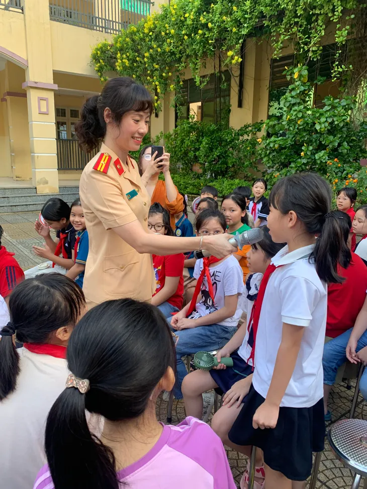 Nâng cao chất lượng bảo vệ an toàn cho trẻ em khi tham gia giao thông - Ảnh 2. Nâng cao chất lượng bảo vệ an toàn cho trẻ em khi tham gia giao thông - Ảnh 2.