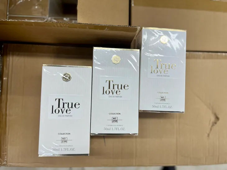 Thu giữ hơn 10.000 chai nước hoa không rõ nguồn gốc bán trên kênh Tiktok Phan Thủy Tiên - Ảnh 3. Thu giữ hơn 10.000 chai nước hoa không rõ nguồn gốc bán trên kênh Tiktok Phan Thủy Tiên - Ảnh 3.