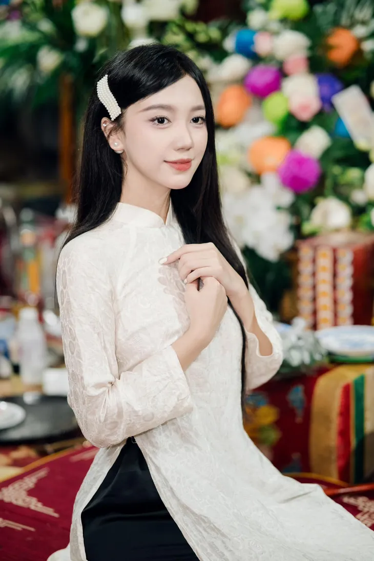 Nhan sắc cô chủ shop được đẩy thuyền với Chải trong Đi giữa trời rực rỡ - Ảnh 12. Nhan sắc cô chủ shop được đẩy thuyền với Chải trong Đi giữa trời rực rỡ - Ảnh 12.