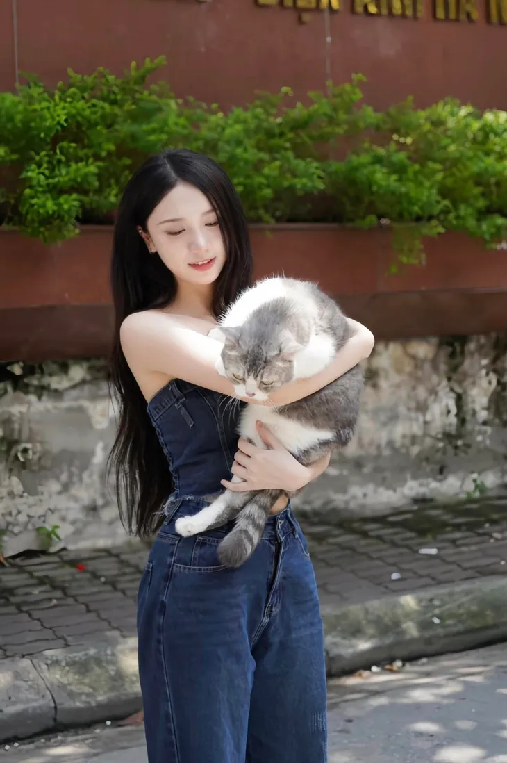Nhan sắc cô chủ shop được đẩy thuyền với Chải trong Đi giữa trời rực rỡ - Ảnh 6. Nhan sắc cô chủ shop được đẩy thuyền với Chải trong Đi giữa trời rực rỡ - Ảnh 6.