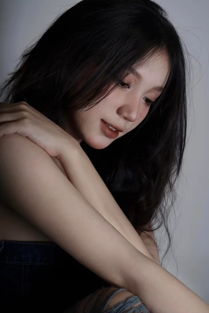 Nhan sắc cô chủ shop được đẩy thuyền với Chải trong Đi giữa trời rực rỡ - Ảnh 8. Nhan sắc cô chủ shop được đẩy thuyền với Chải trong Đi giữa trời rực rỡ - Ảnh 8.