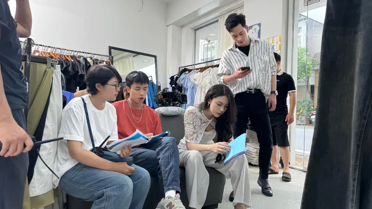 Nhan sắc cô chủ shop được đẩy thuyền với Chải trong Đi giữa trời rực rỡ - Ảnh 4. Nhan sắc cô chủ shop được đẩy thuyền với Chải trong Đi giữa trời rực rỡ - Ảnh 4.