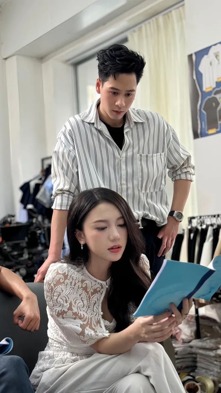Nhan sắc cô chủ shop được đẩy thuyền với Chải trong Đi giữa trời rực rỡ - Ảnh 3. Nhan sắc cô chủ shop được đẩy thuyền với Chải trong Đi giữa trời rực rỡ - Ảnh 3.