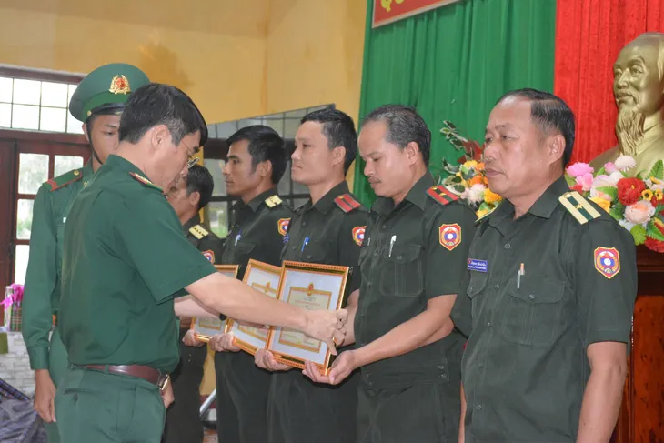Tập huấn nghiệp vụ biên phòng cho cán bộ quân đội Lào - Ảnh 3. Tập huấn nghiệp vụ biên phòng cho cán bộ quân đội Lào - Ảnh 3.