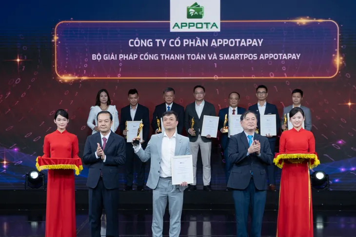 Vinh danh đơn vị, giải pháp chuyển đổi số xuất sắc nhất năm 2024 - Ảnh 2. Vinh danh đơn vị, giải pháp chuyển đổi số xuất sắc nhất năm 2024 - Ảnh 2.