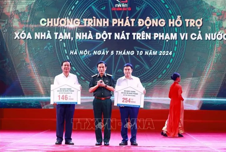 Thủ tướng phát động hỗ trợ xóa nhà tạm, nhà dột nát trên phạm vi cả nước - Ảnh 4. Thủ tướng phát động hỗ trợ xóa nhà tạm, nhà dột nát trên phạm vi cả nước - Ảnh 4.