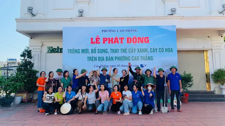 Thành phố Hạ Long đồng loạt xây dựng thành phố hoa, thành phố xanh sau bão - Ảnh 1. Thành phố Hạ Long đồng loạt xây dựng thành phố hoa, thành phố xanh sau bão - Ảnh 1.