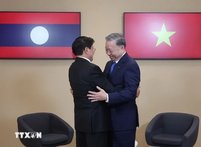 Tổng Bí thư, Chủ tịch nước tiếp xúc song phương Tổng Bí thư, Chủ tịch nước Lào - Ảnh 1. Tổng Bí thư, Chủ tịch nước tiếp xúc song phương Tổng Bí thư, Chủ tịch nước Lào - Ảnh 1.