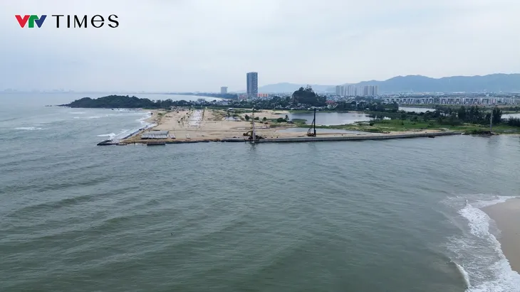 Đà Nẵng: Xem xét đầu tư khẩn cấp gia cố phạm vi sạt lở bờ sông Cu Đê - Ảnh 1. Đà Nẵng: Xem xét đầu tư khẩn cấp gia cố phạm vi sạt lở bờ sông Cu Đê - Ảnh 1.