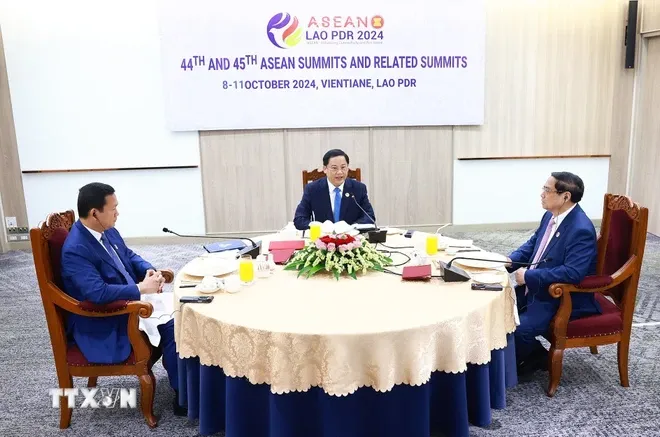 Thủ tướng 3 nước Việt Nam - Campuchia - Lào cùng ăn sáng làm việc - Ảnh 1. Thủ tướng 3 nước Việt Nam - Campuchia - Lào cùng ăn sáng làm việc - Ảnh 1.