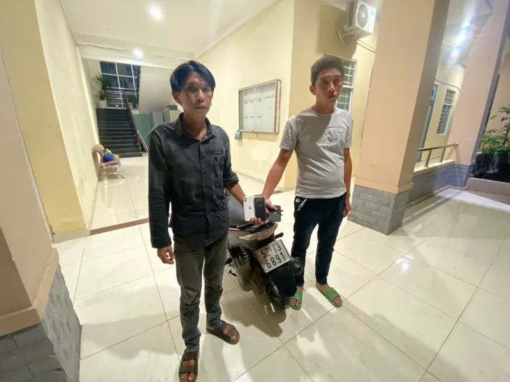 Bắt hai đối tượng gây ra nhiều vụ cướp giật ở khu công nghiệp Nhơn Trạch - Ảnh 1. Bắt hai đối tượng gây ra nhiều vụ cướp giật ở khu công nghiệp Nhơn Trạch - Ảnh 1.