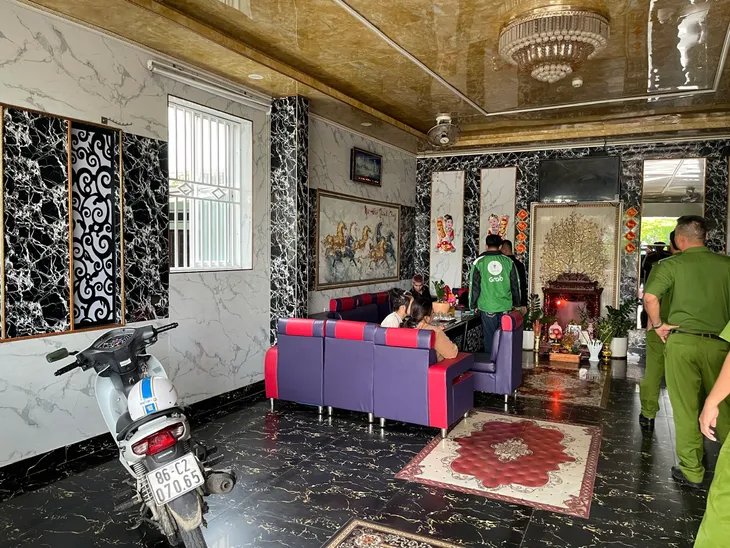 Bắt 5 đối tượng giam lỏng 6 nữ nhân viên tại cơ sở massage, nhà nghỉ - Ảnh 1. Bắt 5 đối tượng giam lỏng 6 nữ nhân viên tại cơ sở massage, nhà nghỉ - Ảnh 1.